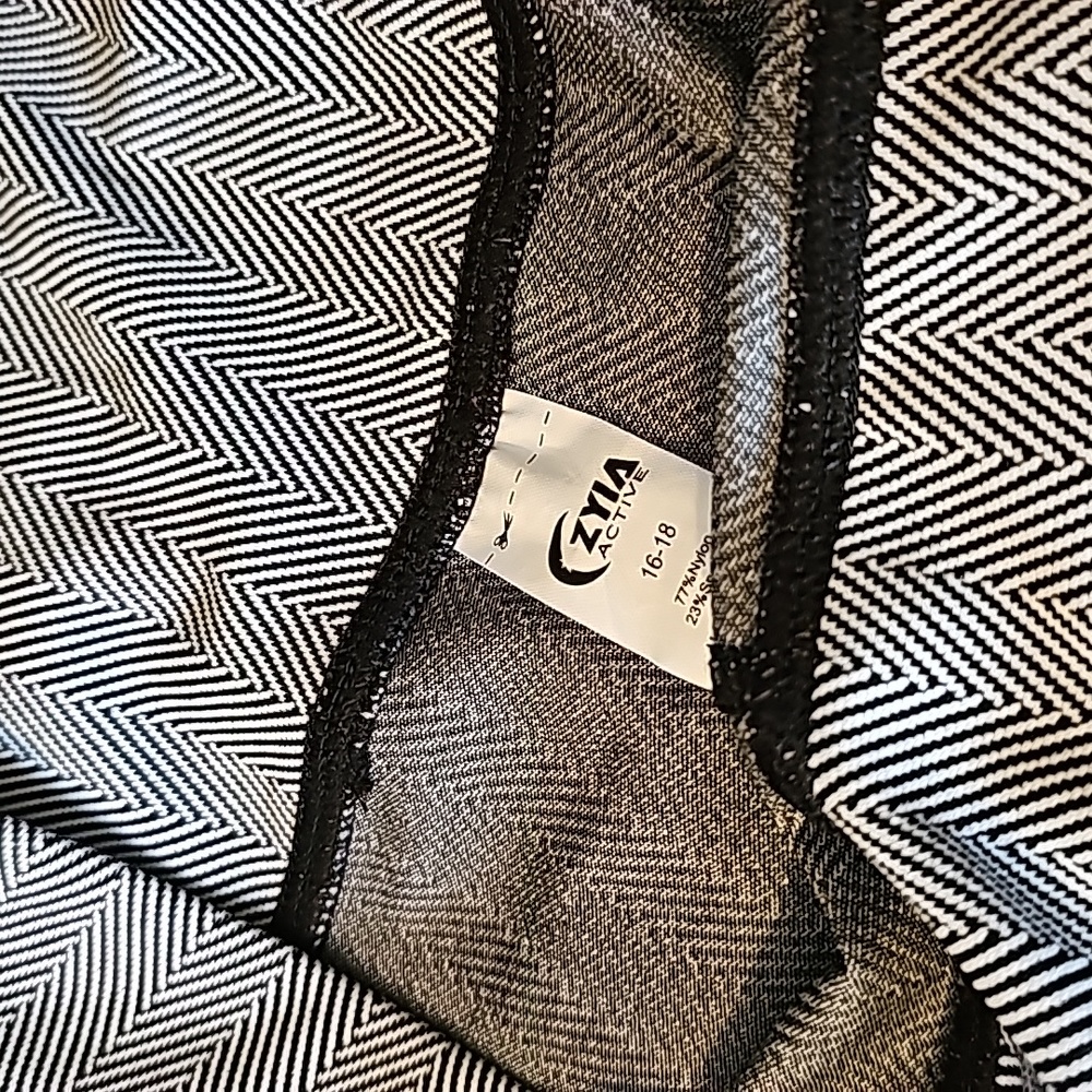 Zyia, Herringbone Light N Tight